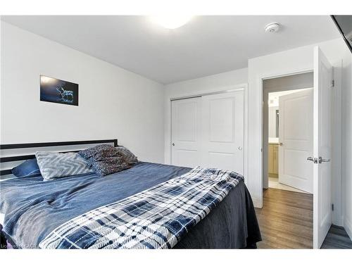 304-1 Redfern Avenue, Hamilton, ON - Indoor Photo Showing Bedroom