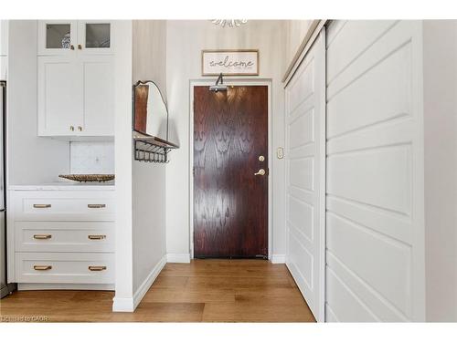 311-262 Dundas Street E, Waterdown, ON - Indoor