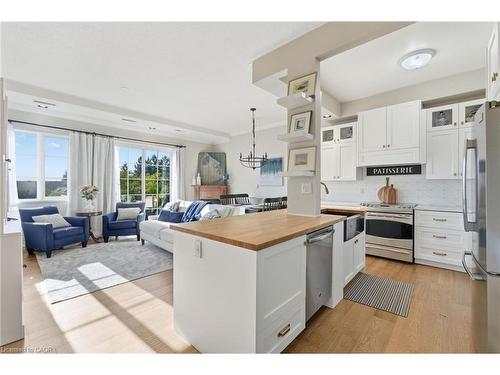 311-262 Dundas Street E, Waterdown, ON - Indoor Photo Showing Kitchen