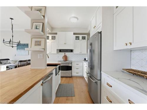 311-262 Dundas Street E, Waterdown, ON - Indoor Photo Showing Kitchen With Upgraded Kitchen