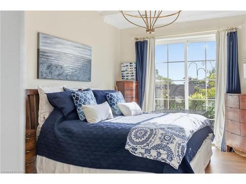 311-262 Dundas Street E, Waterdown, ON - Indoor Photo Showing Bedroom