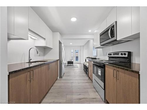 8-182 Bridge Crescent, Minto, ON - Indoor Photo Showing Kitchen With Upgraded Kitchen