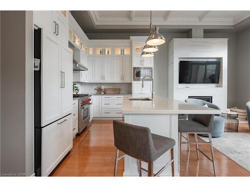 131 Brock Street, Oakville, ON - Indoor Photo Showing Kitchen With Upgraded Kitchen