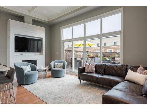 131 Brock Street, Oakville, ON - Indoor Photo Showing Living Room
