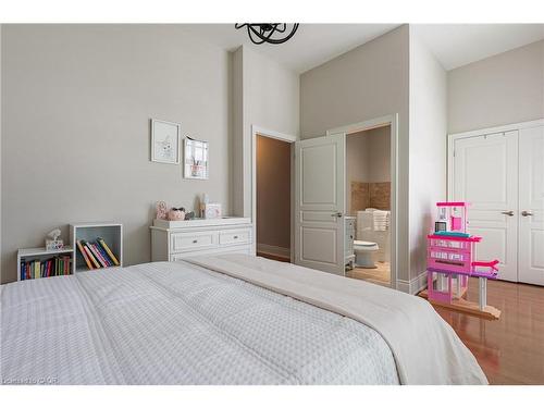 131 Brock Street, Oakville, ON - Indoor Photo Showing Bedroom