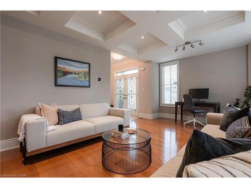 131 Brock Street, Oakville, ON - Indoor Photo Showing Living Room