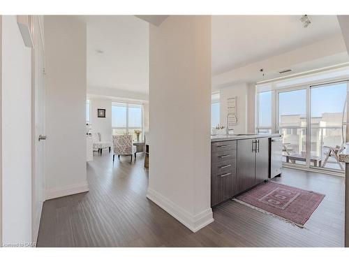 1603-55 Speers Road, Oakville, ON - Indoor