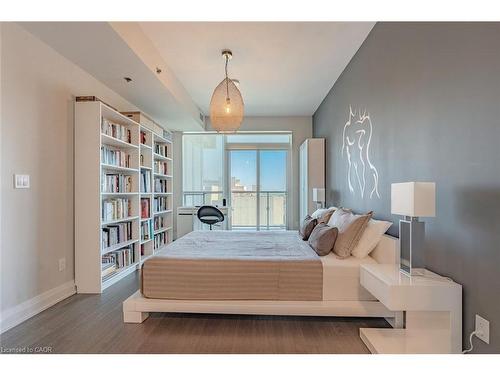 1603-55 Speers Road, Oakville, ON - Indoor Photo Showing Bedroom