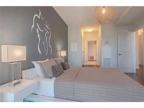 1603-55 Speers Road, Oakville, ON - Indoor Photo Showing Bedroom