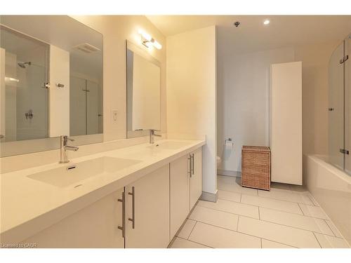 1603-55 Speers Road, Oakville, ON - Indoor Photo Showing Bathroom