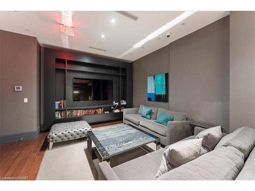 1603-55 Speers Road, Oakville, ON - Indoor Photo Showing Living Room
