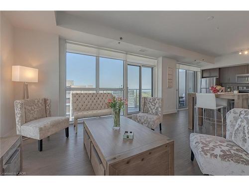 1603-55 Speers Road, Oakville, ON - Indoor Photo Showing Living Room