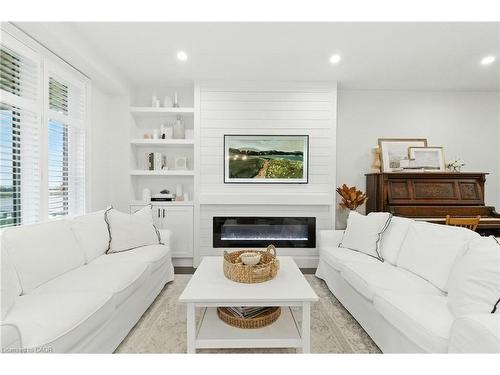 70 Dunrobin Lane, Grimsby, ON - Indoor Photo Showing Living Room With Fireplace