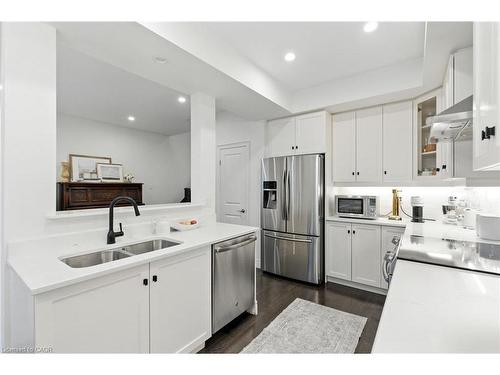70 Dunrobin Lane, Grimsby, ON - Indoor Photo Showing Kitchen With Double Sink