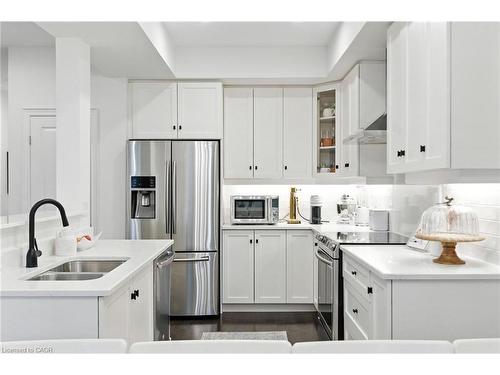 70 Dunrobin Lane, Grimsby, ON - Indoor Photo Showing Kitchen With Double Sink With Upgraded Kitchen