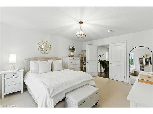 70 Dunrobin Lane, Grimsby, ON - Indoor Photo Showing Bedroom