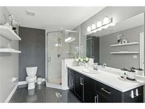 70 Dunrobin Lane, Grimsby, ON - Indoor Photo Showing Bathroom
