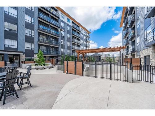 202-247 Northfield Drive E, Waterloo, ON - Outdoor