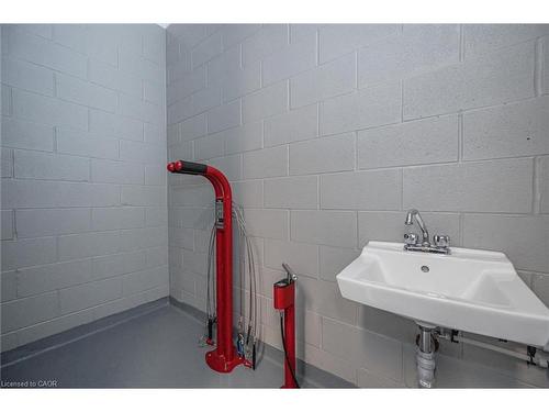 202-247 Northfield Drive E, Waterloo, ON - Indoor Photo Showing Bathroom