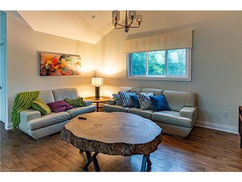 2019 Dundas Street, Burlington, ON - Indoor Photo Showing Living Room