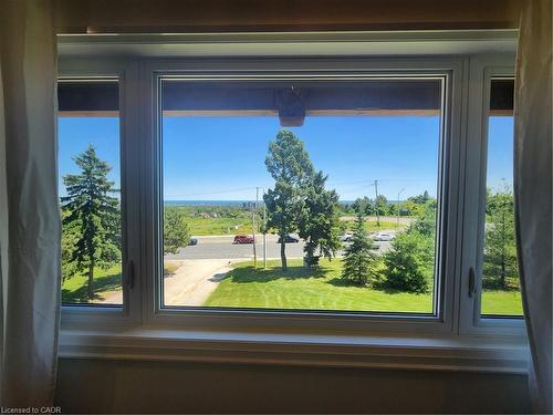 2019 Dundas Street, Burlington, ON - Indoor Photo Showing Other Room