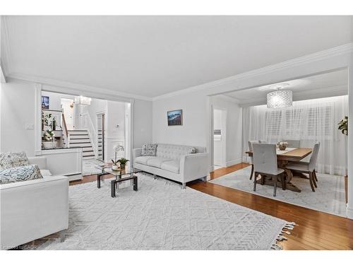 1566 Ewald Road, Mississauga, ON - Indoor Photo Showing Living Room