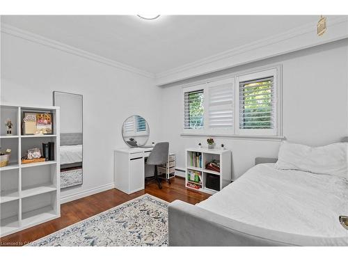 1566 Ewald Road, Mississauga, ON - Indoor Photo Showing Bedroom