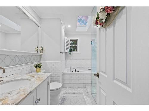 1566 Ewald Road, Mississauga, ON - Indoor Photo Showing Bathroom