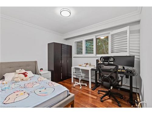 1566 Ewald Road, Mississauga, ON - Indoor Photo Showing Bedroom