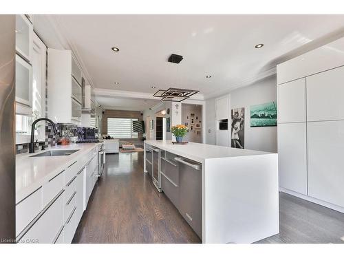 880 6Th Street, Mississauga, ON - Indoor Photo Showing Kitchen With Upgraded Kitchen