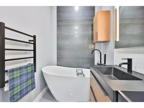 880 6Th Street, Mississauga, ON - Indoor Photo Showing Kitchen
