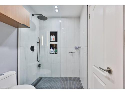 880 6Th Street, Mississauga, ON - Indoor Photo Showing Bathroom