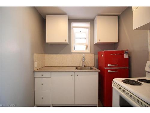 2-227 James Street N, Hamilton, ON - Indoor Photo Showing Kitchen