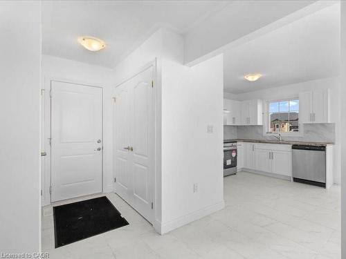110 Delong Drive Drive, Norwich, ON - Indoor Photo Showing Kitchen