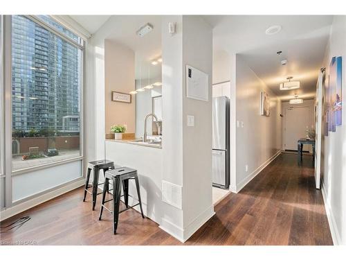 201-81 Navy Wharf Court, Toronto, ON - Indoor Photo Showing Other Room