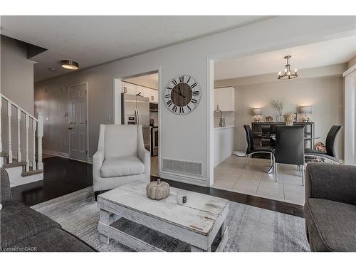 3356 Mikalda Road, Burlington, ON - Indoor Photo Showing Living Room