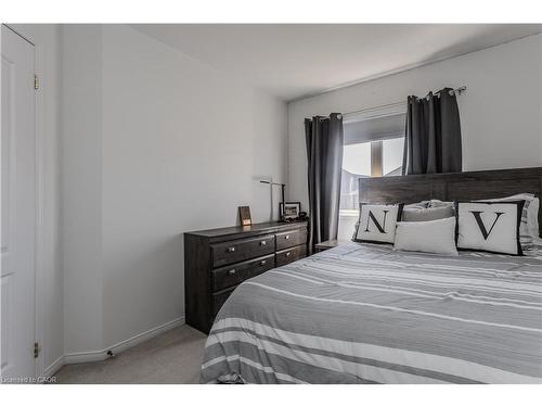 3356 Mikalda Road, Burlington, ON - Indoor Photo Showing Bedroom