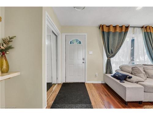 18 Riverdale Drive, Hamilton, ON - Indoor Photo Showing Other Room