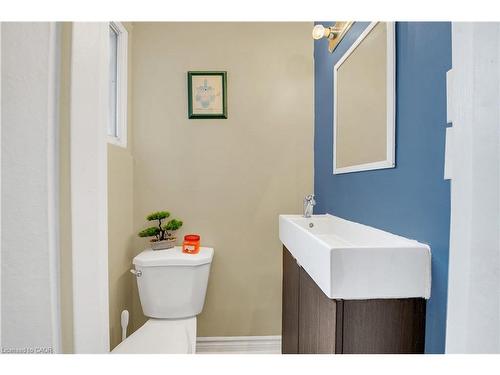 18 Riverdale Drive, Hamilton, ON - Indoor Photo Showing Bathroom