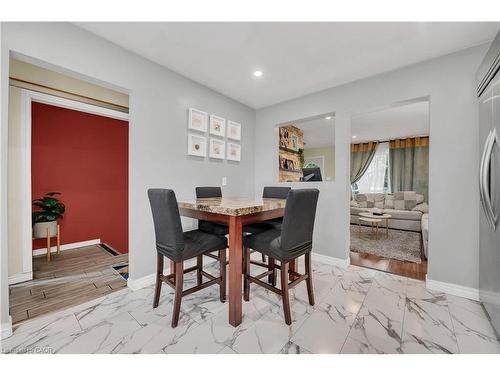 18 Riverdale Drive, Hamilton, ON - Indoor Photo Showing Dining Room