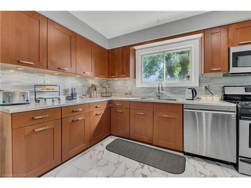 18 Riverdale Drive, Hamilton, ON - Indoor Photo Showing Kitchen
