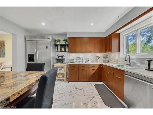 18 Riverdale Drive, Hamilton, ON - Indoor Photo Showing Other Room