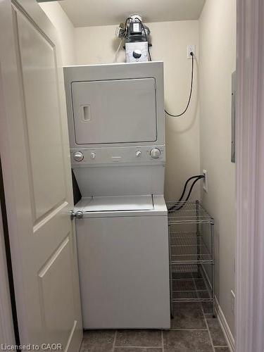 211-5327 Upper Middle Road, Burlington, ON - Indoor Photo Showing Laundry Room