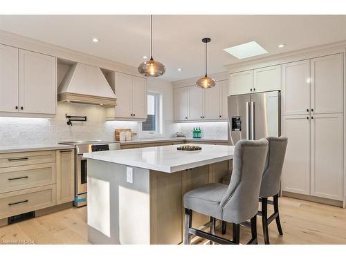 2282 Fairleigh Place, Burlington, ON - Indoor Photo Showing Kitchen With Upgraded Kitchen