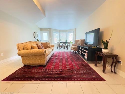 81 Young Street, Hamilton, ON - Indoor Photo Showing Living Room