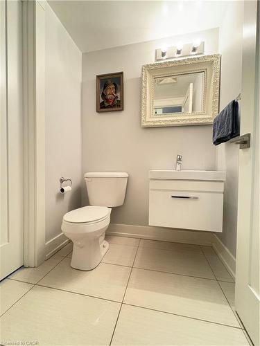 81 Young Street, Hamilton, ON - Indoor Photo Showing Bathroom