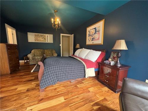 81 Young Street, Hamilton, ON - Indoor Photo Showing Bedroom