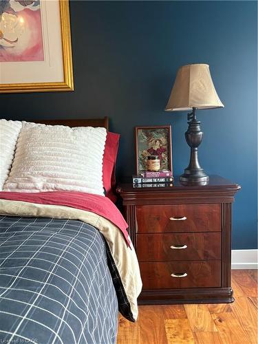 81 Young Street, Hamilton, ON - Indoor Photo Showing Bedroom