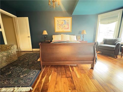81 Young Street, Hamilton, ON - Indoor Photo Showing Bedroom