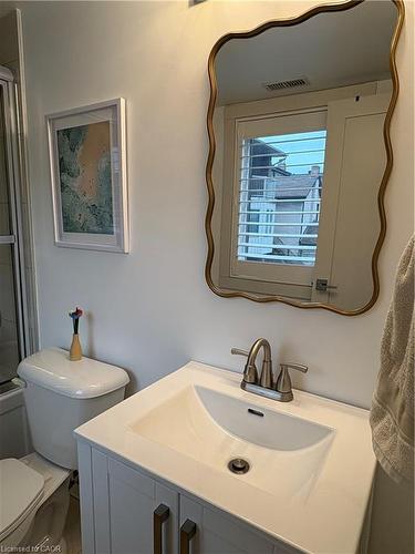 81 Young Street, Hamilton, ON - Indoor Photo Showing Bathroom